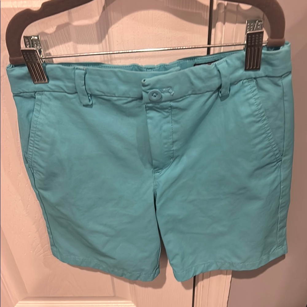 Jennie and Jack vineyard vines performance shorts